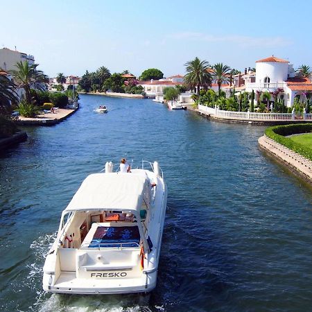Holiday Home Requesens Canal Емпуріабрава Екстер'єр фото
