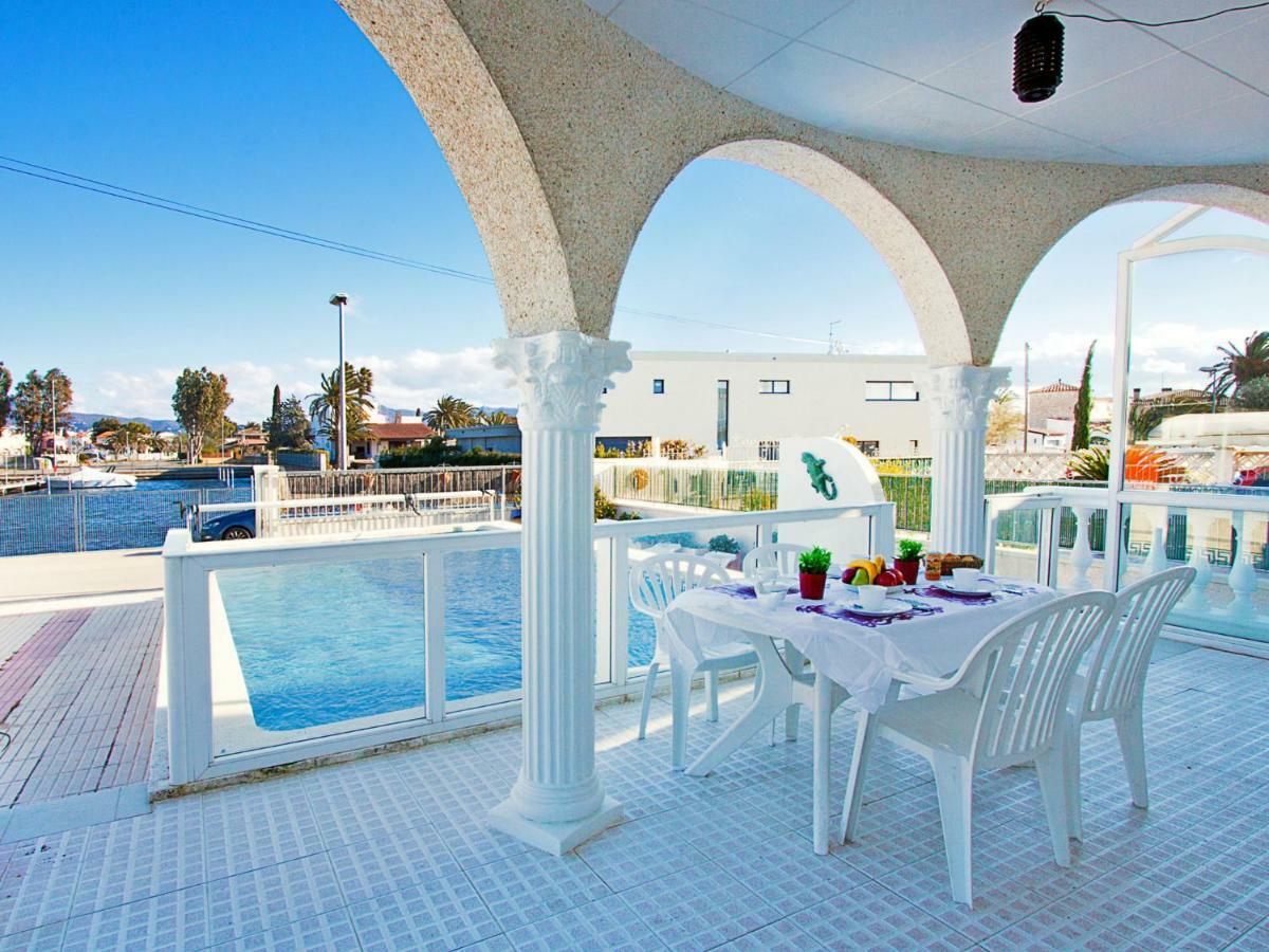 Holiday Home Requesens Canal Емпуріабрава Екстер'єр фото